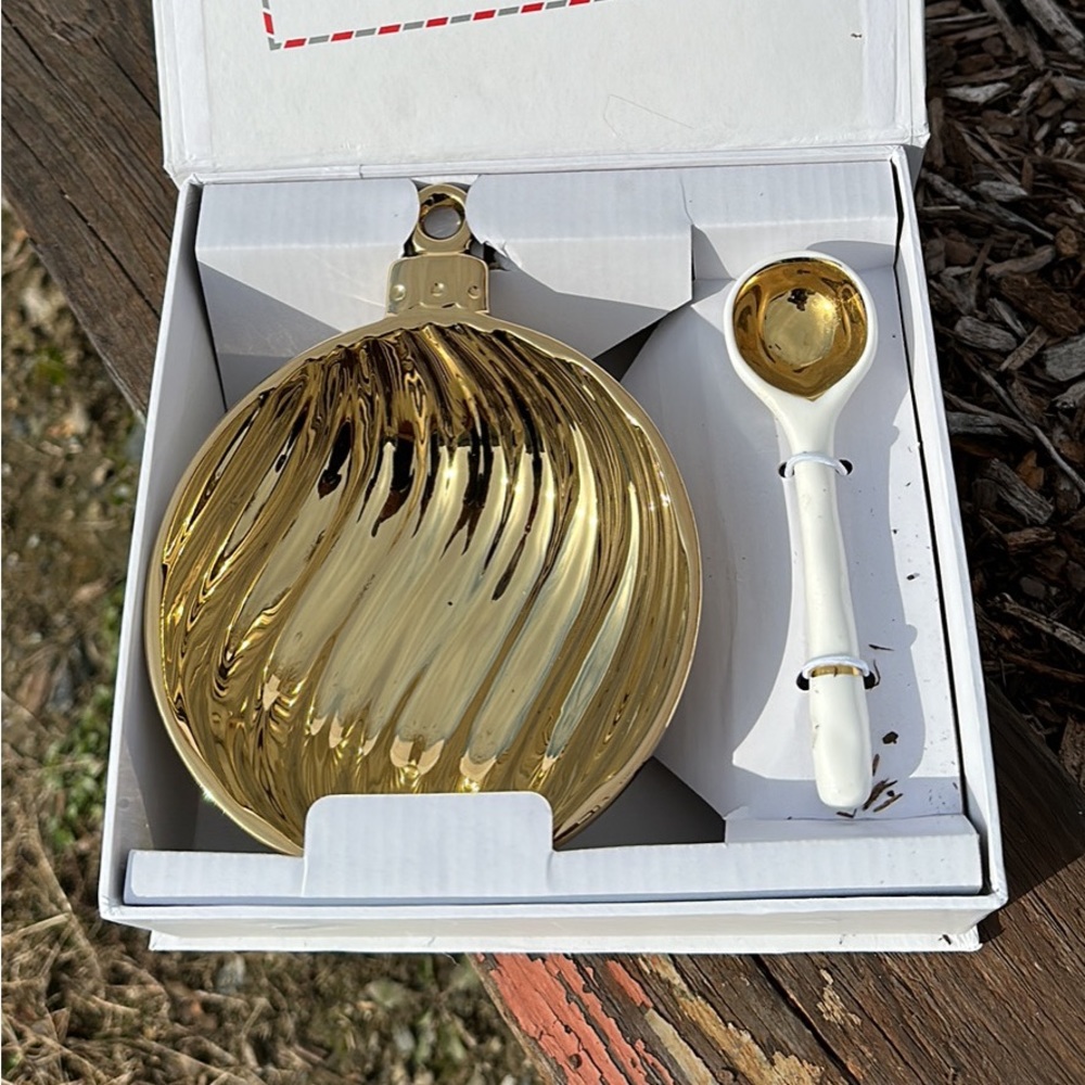 NIB holiday dip/serving dish by Pampa Bay